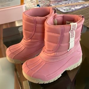 OshKosh Kids snow boots